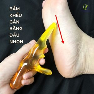 Hướng dẫn sử dụng dụng cụ bấm huyệt chân: bấm gỡ gân bằng đầu nhọn